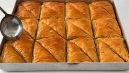 En Kolay Açılan Katları Tek Tek Sayılan Bayramlık Baklava Tarifi
