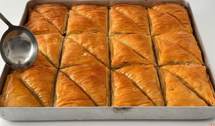 En Kolay Açılan Katları Tek Tek Sayılan Bayramlık Baklava Tarifi