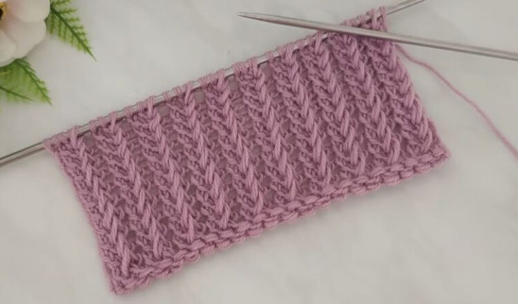 Atkıdan Şala Her Örgüde Dantel Gibi Duran Yelek Örneği