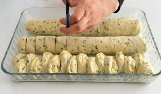 Makas Sayesinde Göz Alıcı Görüntüde Hamur İşi Tarifi