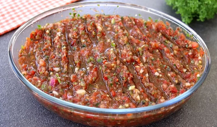 25 Yıldır Yapılan Lokanta Tarzı Ezme Tarifi