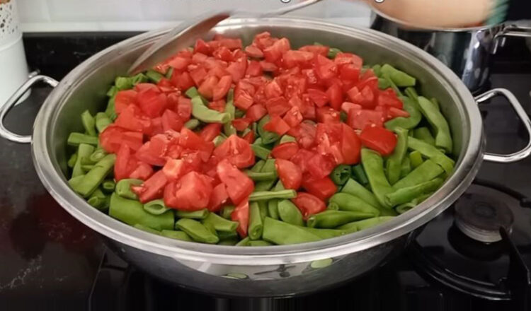 Taze Taze Dondurucuya Konulmayan Kışlık Fasulye Tarifi