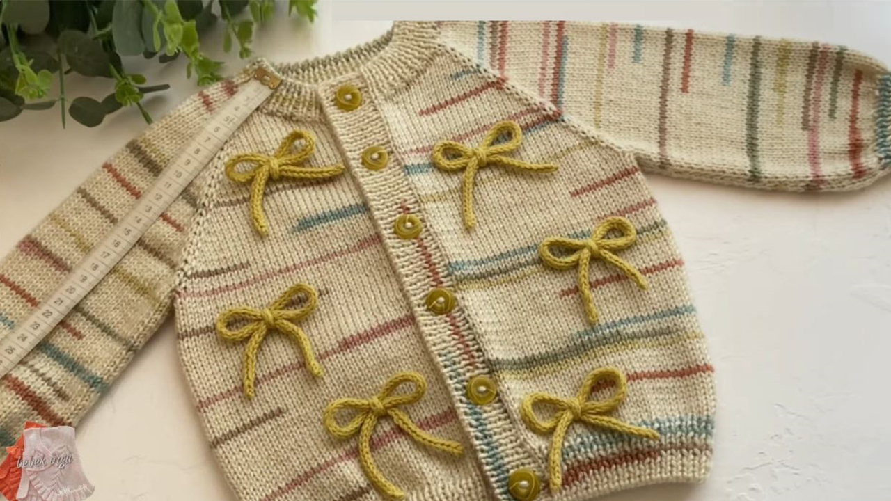 Fiyonk Süslü Bebek Hırka Modeli