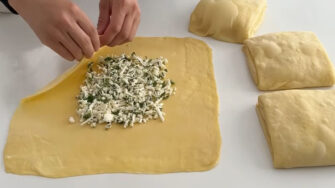 Kokusu Binayı Saran En Pratik Börek Tarifi