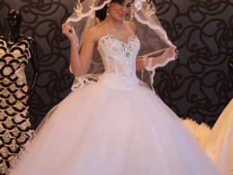 Estellita gelinlikler