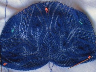 Hannelore shawl iki laleli sis orgu sal yapilisi 3