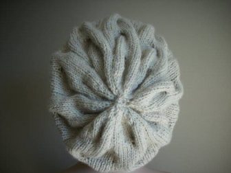 alin kismi sac örgü bayan bere yapilisi 1