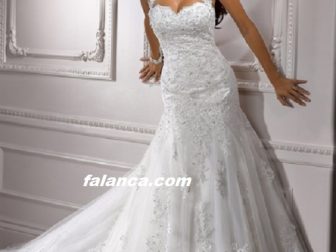 boyundan askili gelinlik