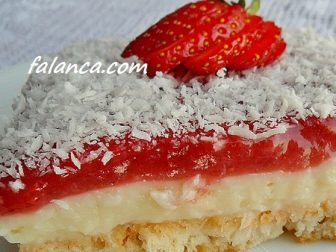 Çilekli Ekmek Tatlısı