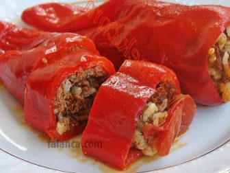etli kirmizi biber dolmasi resimli yemek