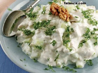 Yoğurtlu Tavuk Salatası